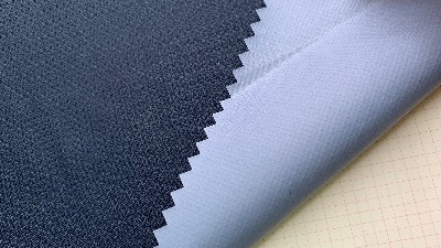 戶外沖鋒衣定做的滌綸面料和錦綸面料哪個好？